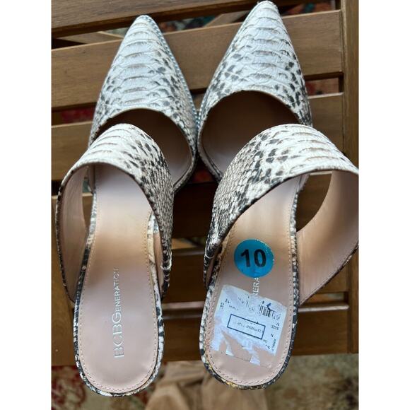 BCBG Snake print stiletto pointed toe Hilary Sandals Size-10 B,Silver accent - Picture 9 of 10